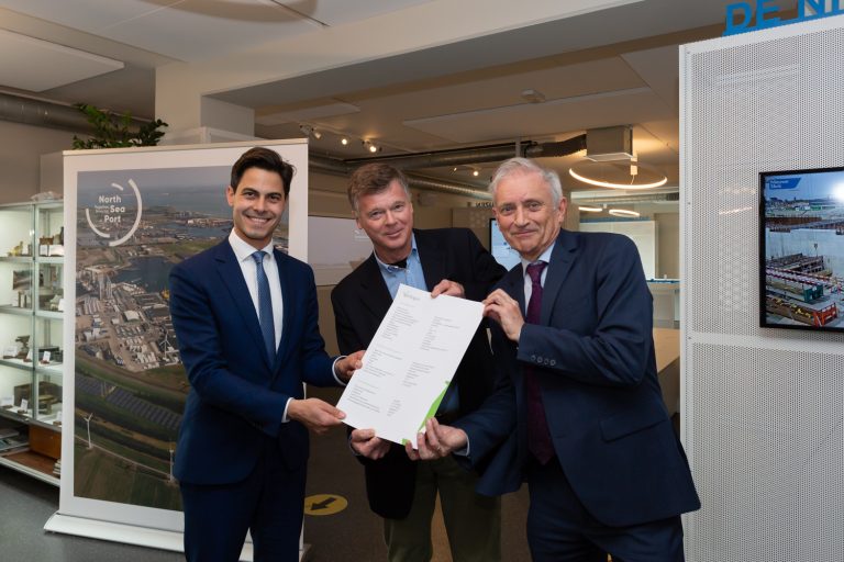 Minister Jetten receives first certificate for green hydrogen from hydrogen exchange initiative  HyXchange