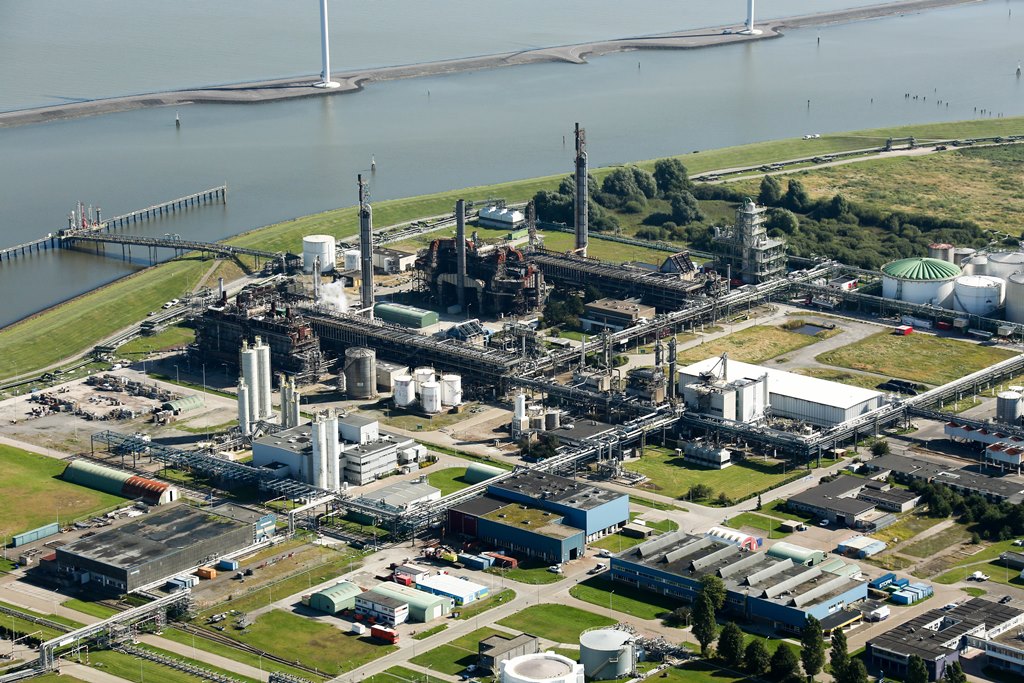 De fabriek van BioMCN (OCI) in Delfzijl