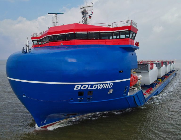 BoldWind schuilt in de Eemshaven