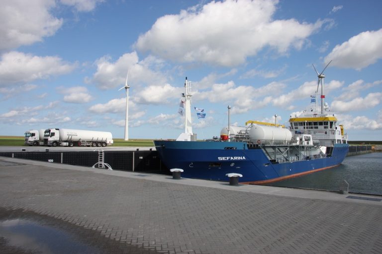 Eerste LNG bunkering in de Eemshaven
