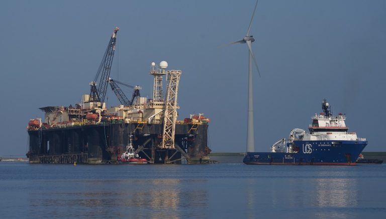 Imposante pijpenlegger Castoro Sei in Eemshaven