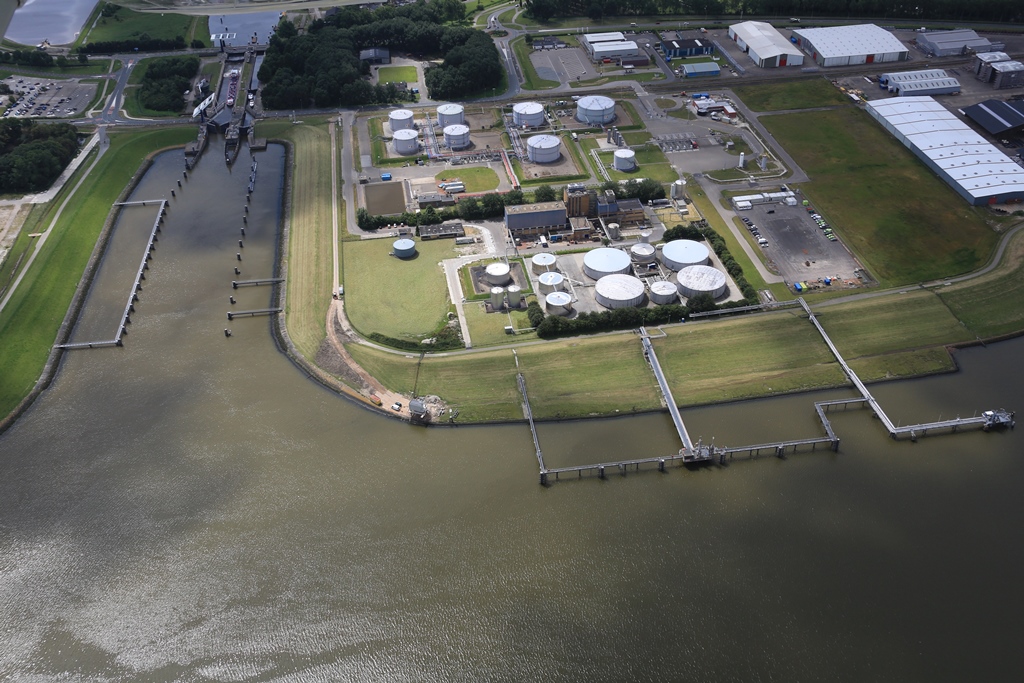 De terminal van Contitank Tankstorage in Delfzijl