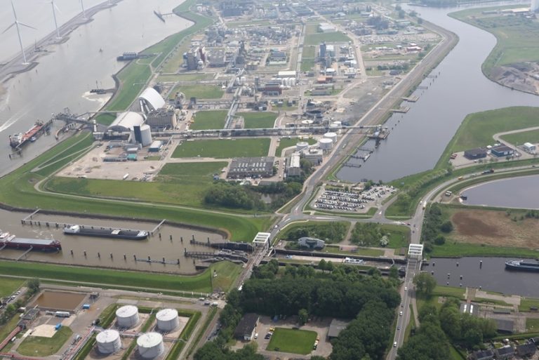 Onderhoudswerkzaamheden zeesluizen en brug Farmsum