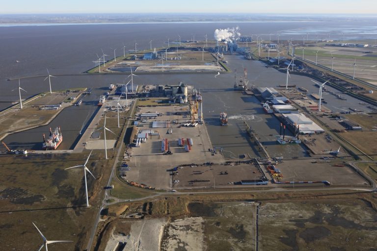Groningen Seaports cooperates with a Finnish company to survey 20 km of underwater structures