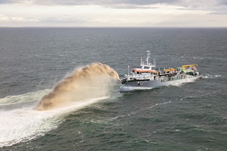 Tijdens ‘de verbouwing’ zijn de Groninger zeehavens gewoon ‘geopend’