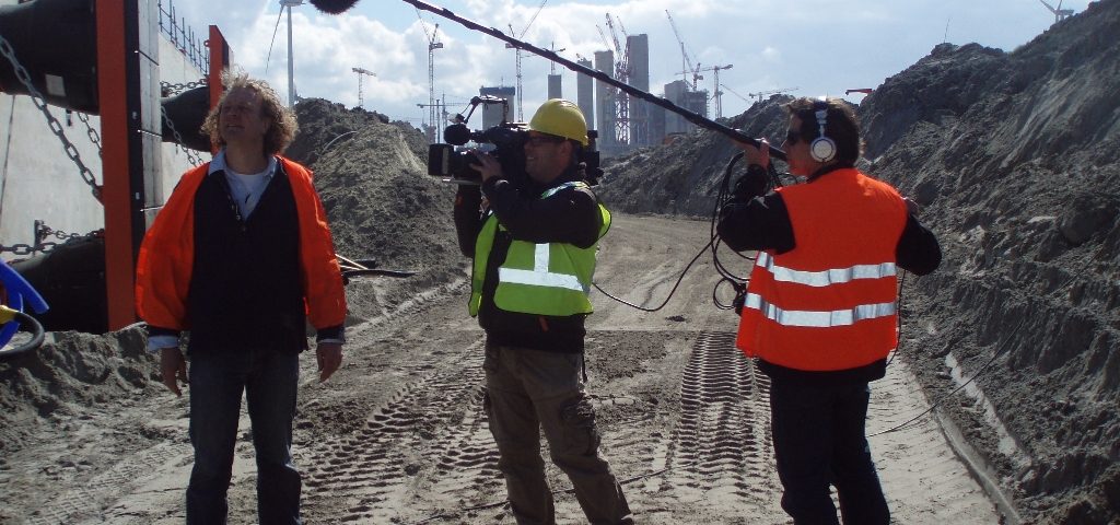 Filmploeg aan het werk in de Eemshaven