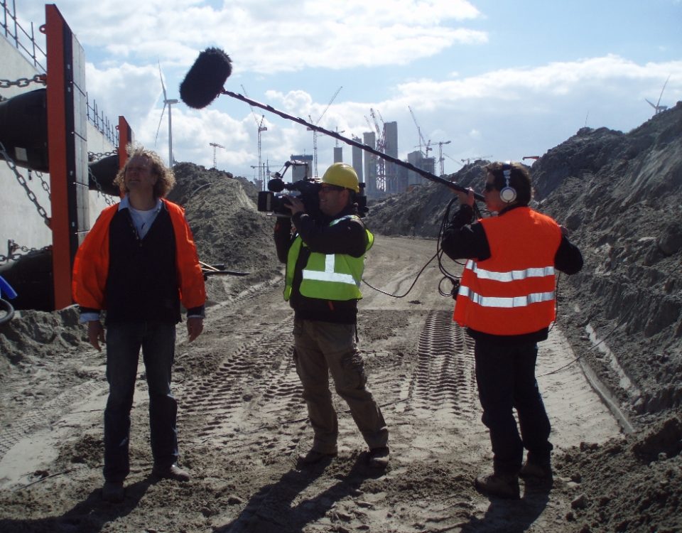 Filmploeg aan het werk in de Eemshaven