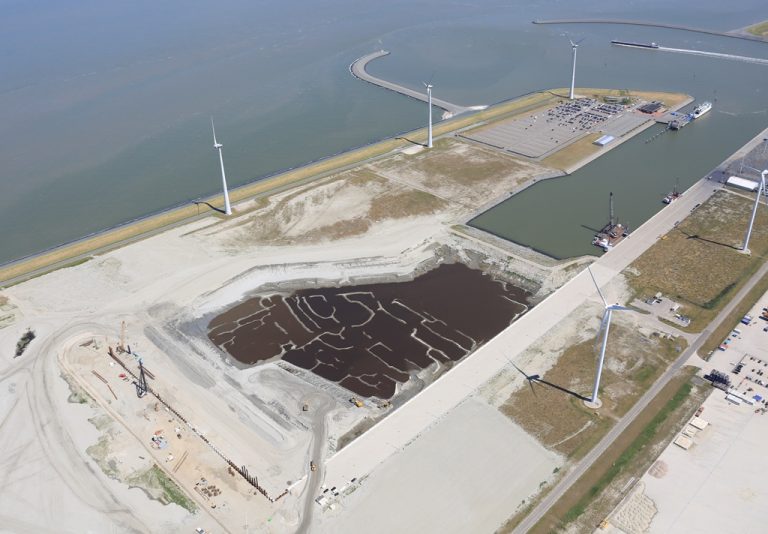 Werkzaamheden Beatrixhaven in volle gang