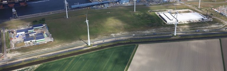 Uniek zonnepark op binnendijk Eemshaven in eindfase