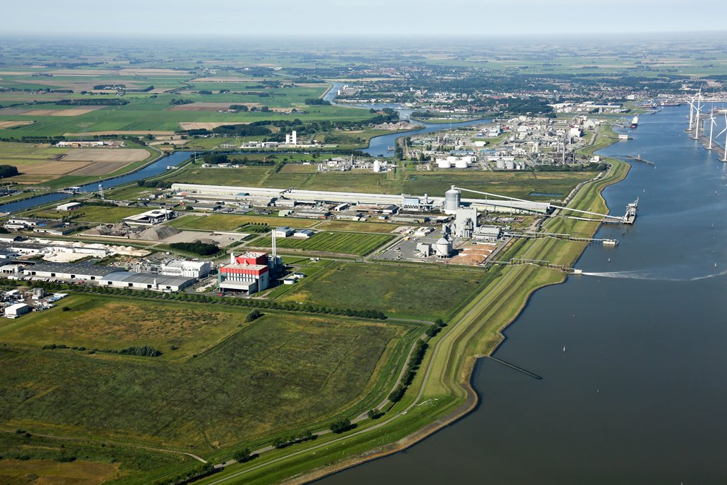 Industriegebied Oosterhorn met op de voorgrond het voormalige grondbergingsterrein Valgen-Oost 