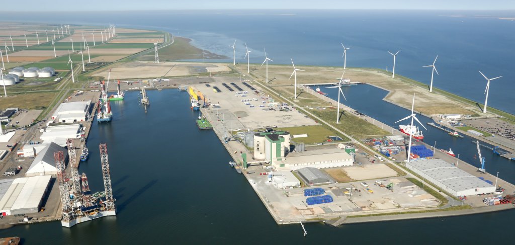 Ongeveer een derde van alle in Nederland geproduceerde energie komt vanuit de Eemshaven. Met een opgesteld vermogen van 8000 MW is de Eemshaven dan ook een energiehaven van formaat.