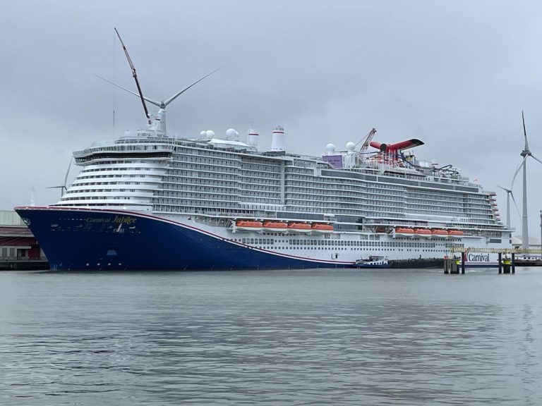 Carnival Jubilee aangekomen in de Eemshaven