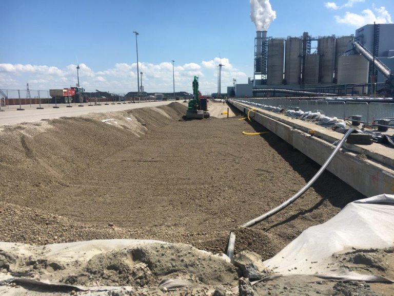 IJslands vulkaangesteente versterkt noordkade Wilhelminahaven