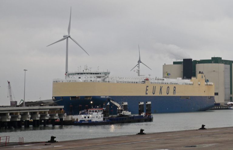 De Morning Lady afgemeerd aan de bulkkade bij Orange Blue Terminals (foto Koos Boertjens)