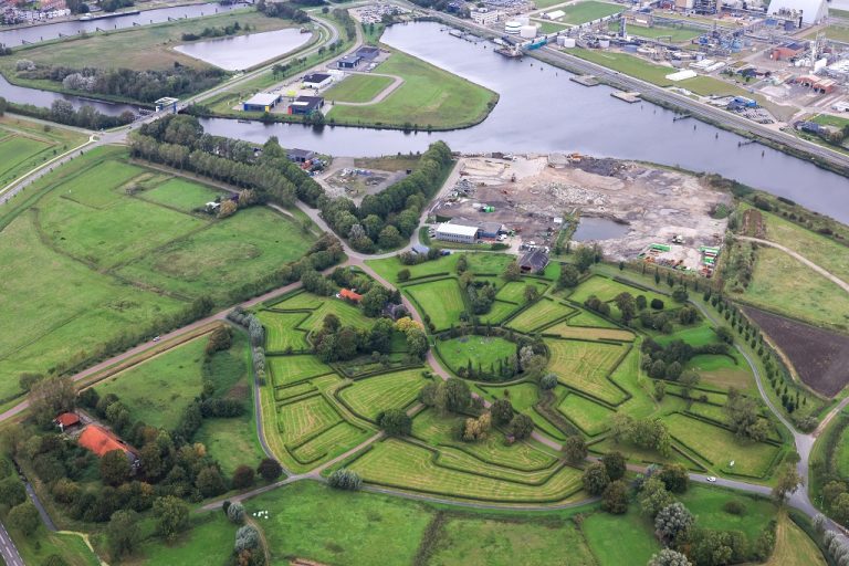 Sloop schuur boerderij Blaauw op Weiwerd start medio november