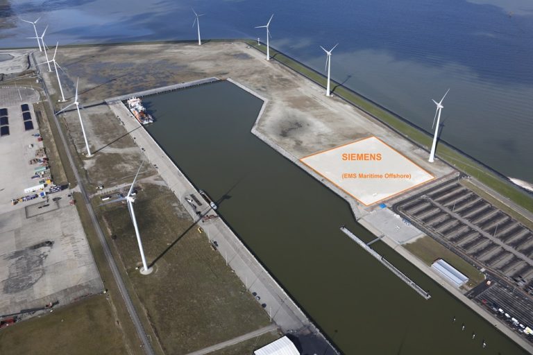 De Beatrixhaven met de locatie van EMS Maritime Offshore waar Siemens een offshore service centrum gaat bouwen