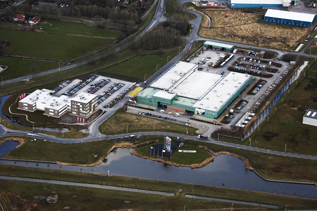 Rechts het pand van Fivelingo, waarin Biopack gevestigd is, op Bedrijvenpark Fivelpoort in Appingedam. Links het kantoor van CVW. 