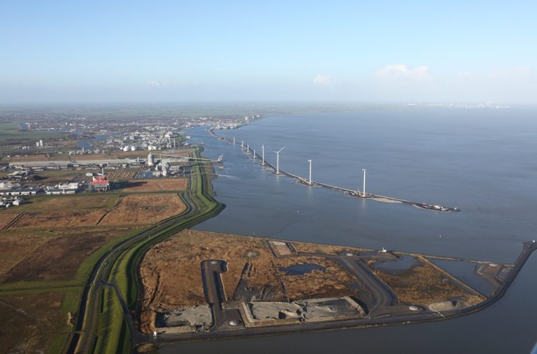 Pier van Oterdum bij Delfzijl tot juni dicht vanwege bouw windmolens