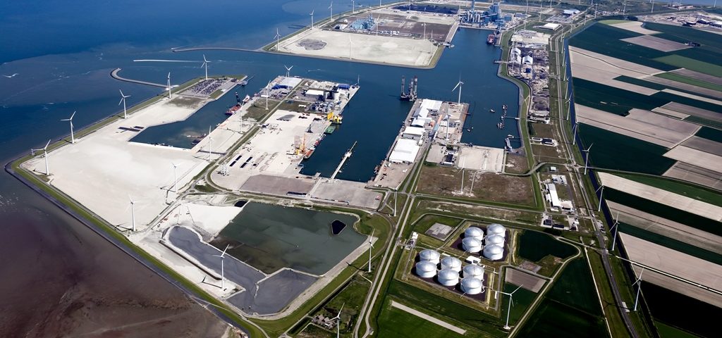 De Eemshaven wordt in het plan van TenneT als een belangrijk schakelpunt gezien voor de offshore windindustrie