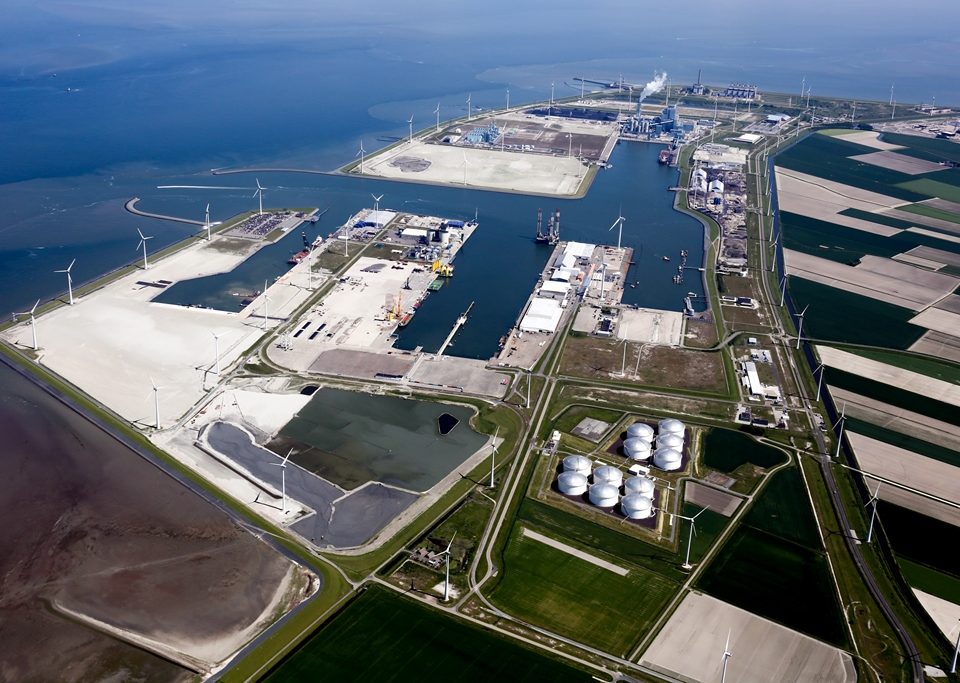 De Eemshaven wordt in het plan van TenneT als een belangrijk schakelpunt gezien voor de offshore windindustrie