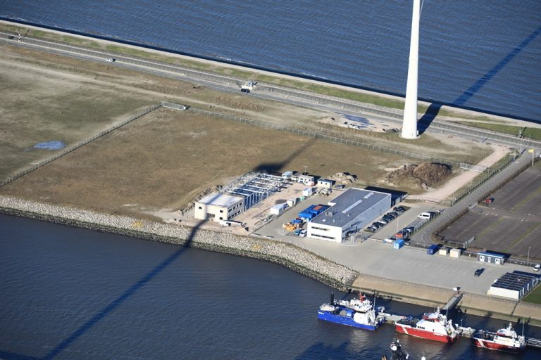 EMO viert het hoogste punt in Eemshaven