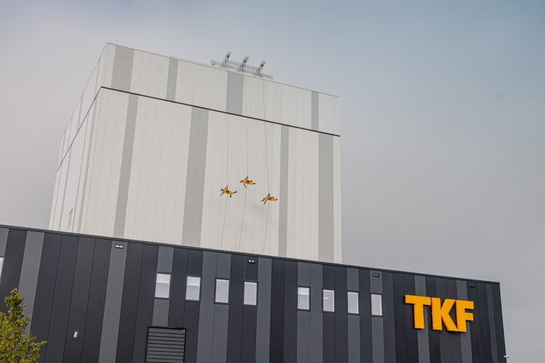 TKF opent officieel innovatieve fabriek voor zeekabels in Eemshaven