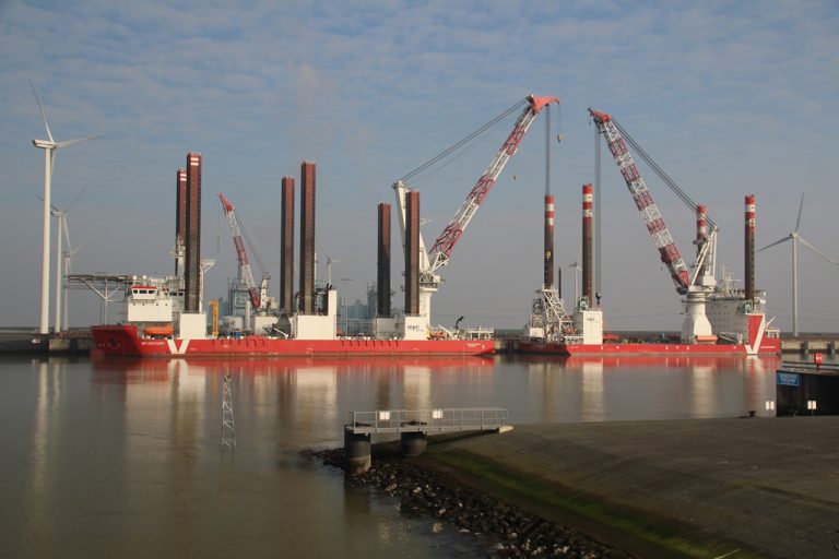Twee windparken tegelijk vanuit Eemshaven