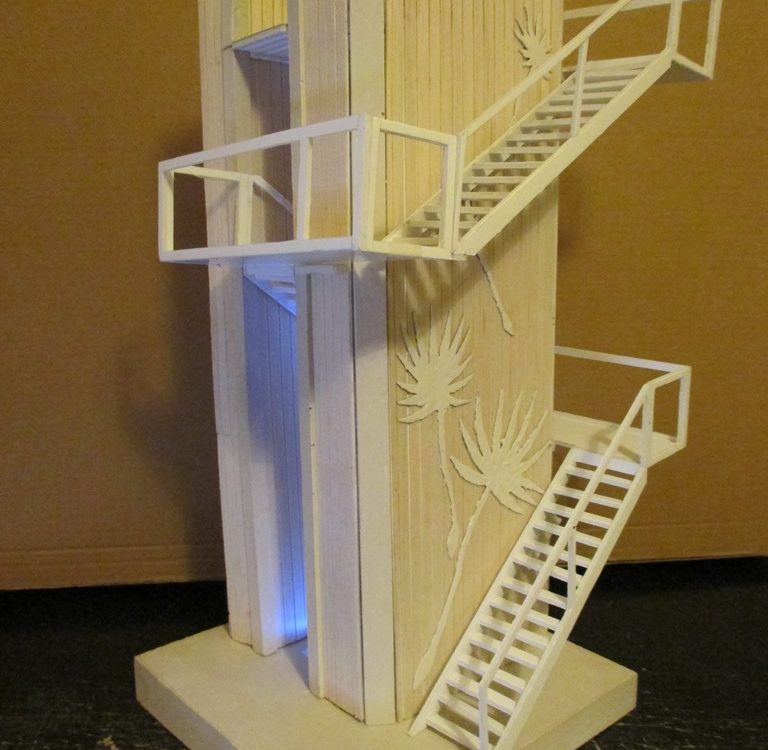 Een maquette van de uitkijktoren de GROENE POORT in de Eemshaven