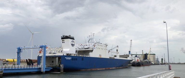 Defensie neemt ‘eigen’ Roll-on Roll-off-schip in gebruik in Eemshaven
