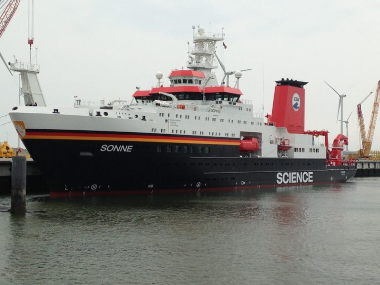 Speciaal onderzoeksschip bezoekt Eemshaven