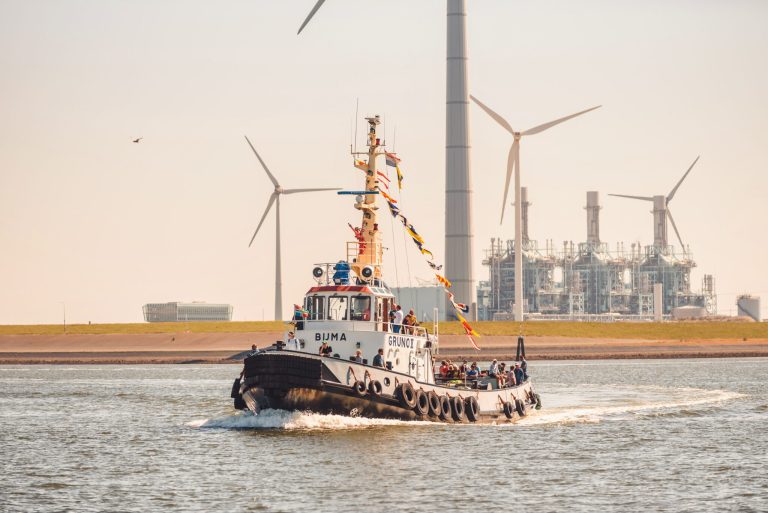 Ruim vijfduizend bezoekers verkennen Eemshaven op zonnige open dag