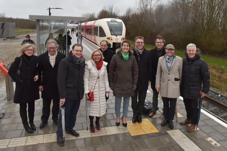 Nieuw station Roodeschool feestelijk geopend