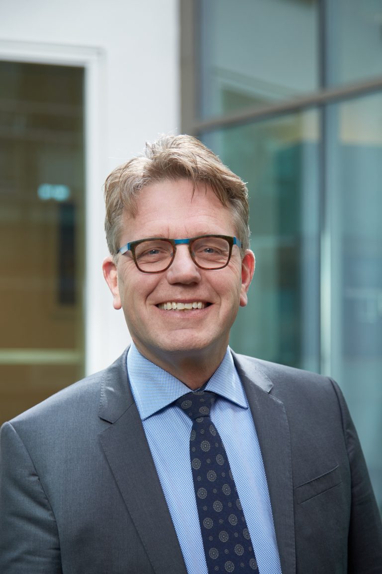 CEO Cas König leaves Groningen Seaports