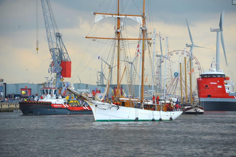 DelfSail 2024 in volle gang; haven Delfzijl vol met prachtige schepen