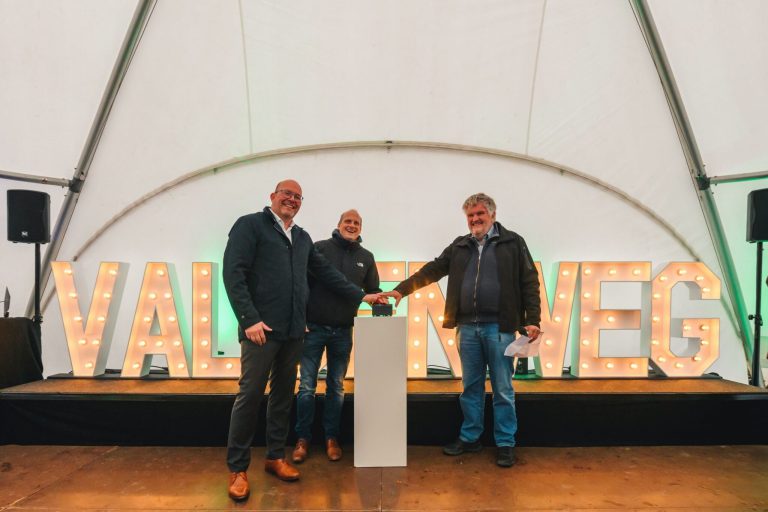 Zonnepark Valgenweg in Delfzijl feestelijk geopend