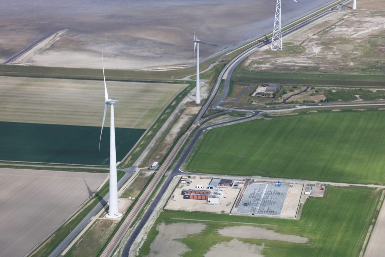 Nieuw hoogspanningsstation van TenneT in Eemshaven voor duurzame energie