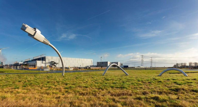 New fibre-optic connection improves Eemshaven’s position for data centres