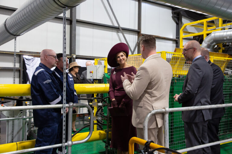 Eerste demofabriek geopend door Koningin Máxima
