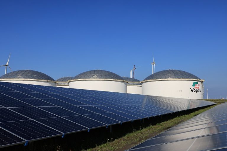 Groningen Seaports, Vopak and Whitehelm join forces to open 25 MW solar park in Eemshaven