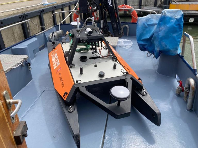 Testpeilingen met waterdrone in Eemshaven