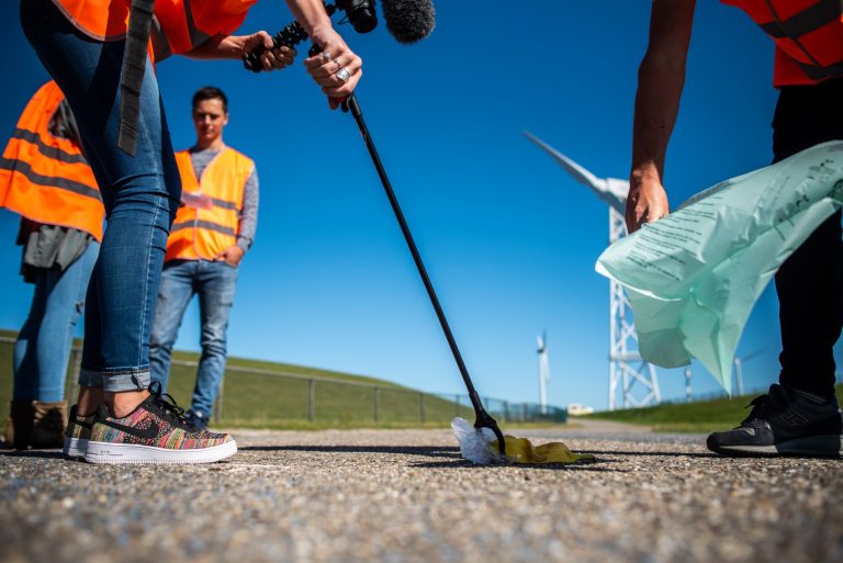 Opruimactie in Eemshaven tijdens World Cleanup Day
