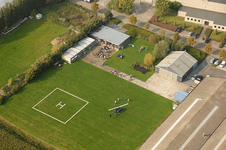   Een voorbeeld van een helihaven. Deze wordt ca. 1,5 ha groot en bestaat uit een start- en landingsplaats en enkele gebouwen (o.a. een kleine ontvangstruimte).  